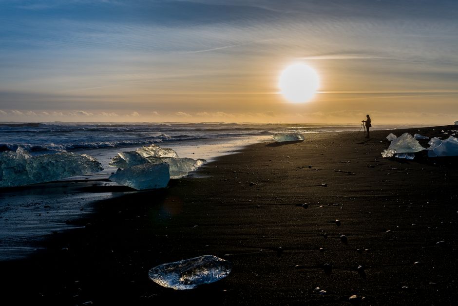 Capture the captivating sunset over Iceland's ice beach at Höfn. A serene blend of icy shores and golden light.